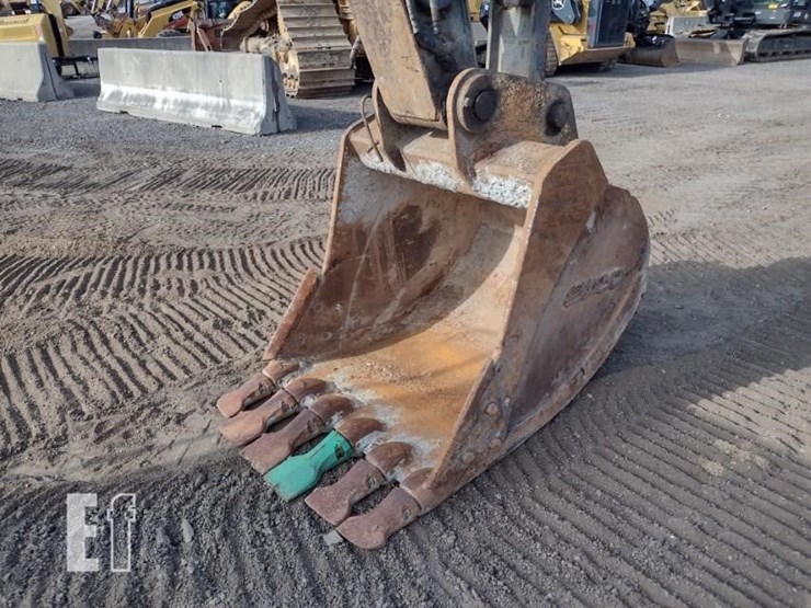 2010-deere-120d-image-19