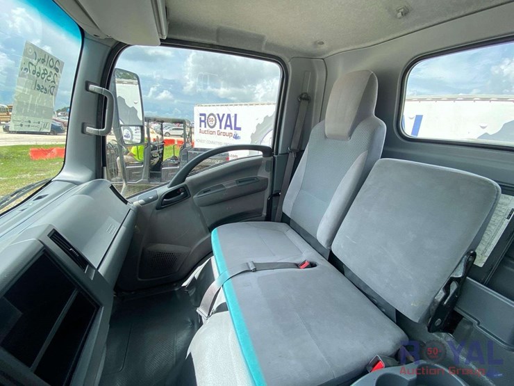 2016-isuzu-npr-image-27