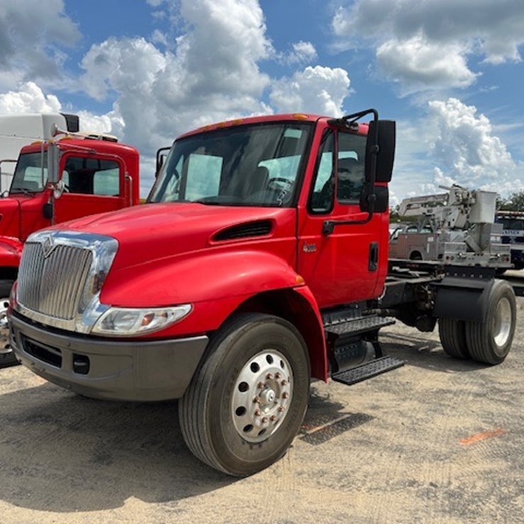 2004 INTERNATIONAL 4300