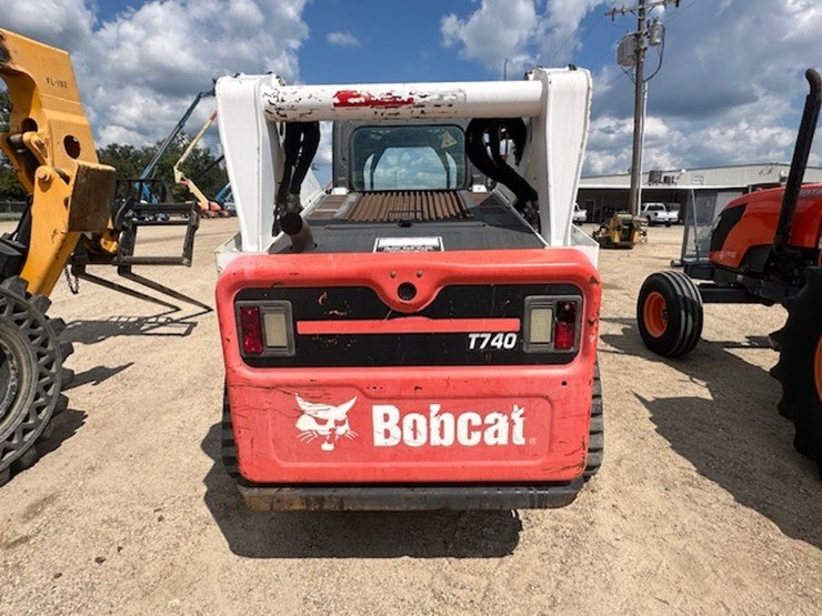 2016-bobcat-t740-image-8