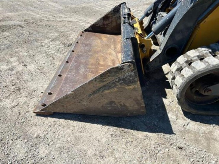2022-deere-325g-image-36