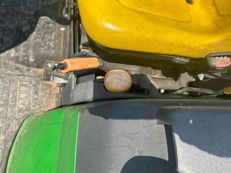 2021-john-deere-2032r-image-28