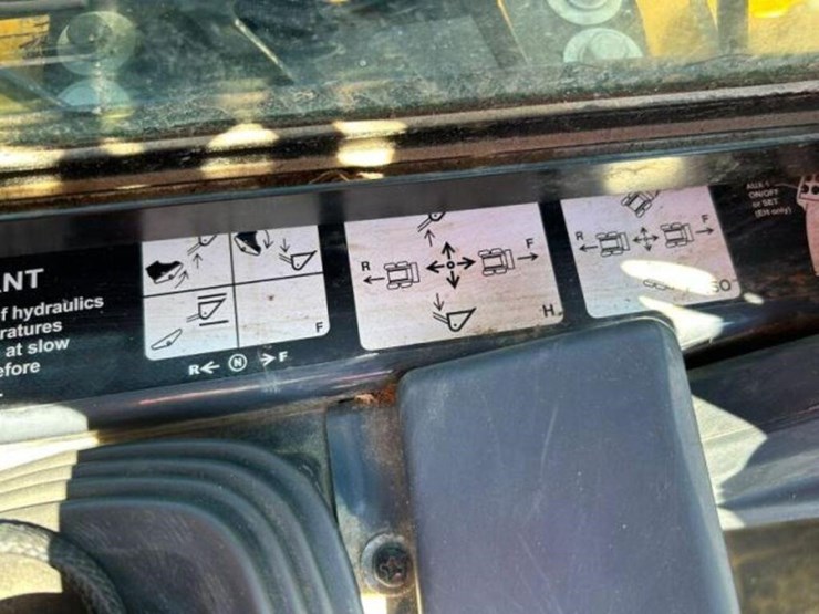 2022-deere-325g-image-19