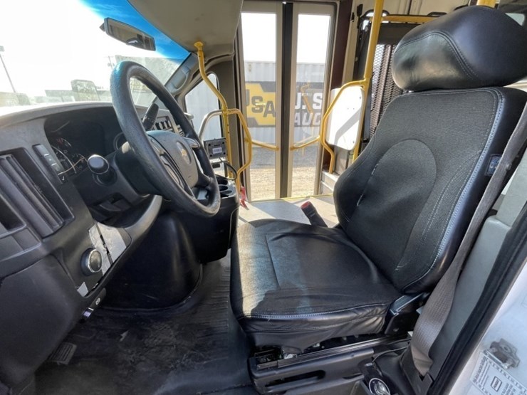 2014-chevrolet-express-paratransit-bus-image-21