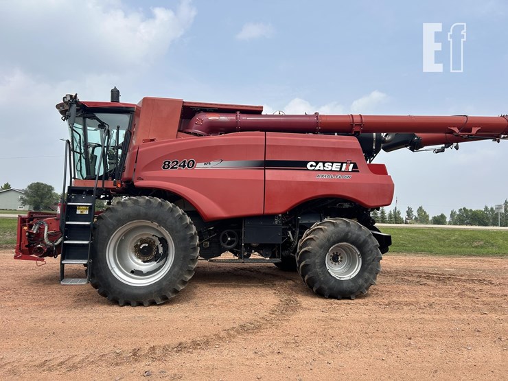 2015-case-ih-8240-image-15