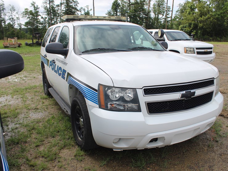 2011-chevrolet-tahoe-image-2