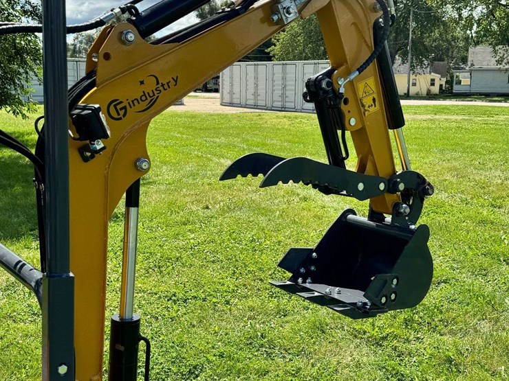 2025-cfg-industrial-qk18r-mini-excavator-...-unused-image-7