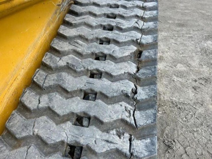 deere-331g-image-50