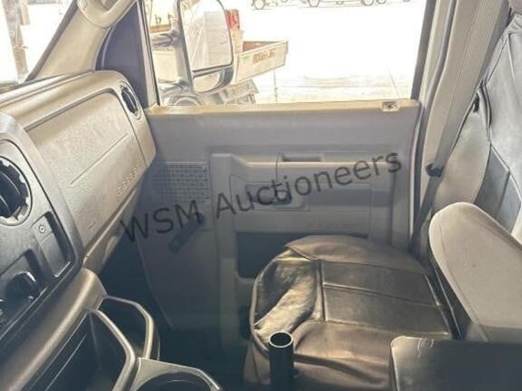 2012-ford-cargo-image-21
