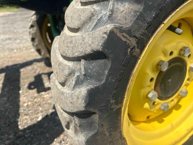 2021-john-deere-2032r-image-11