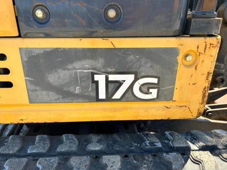 2015-deere-17g-image-11