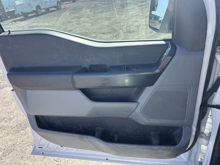 2022-ford-f150-xl-image-18
