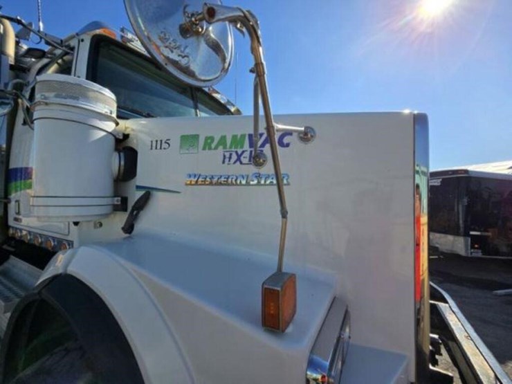 2014-western-star-4900sb-image-61