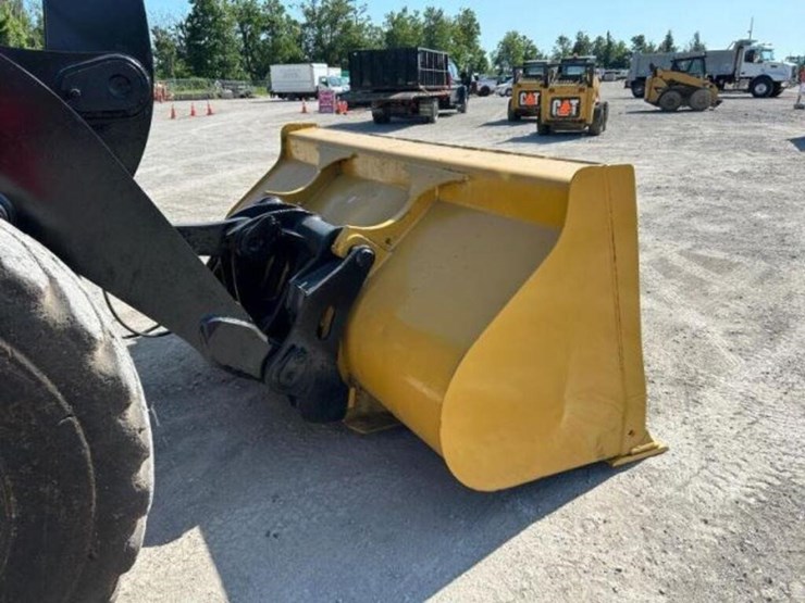 2012-deere-624k-image-25