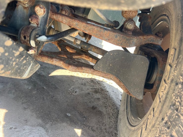 2019-john-deere-gator-image-10