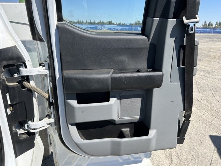 2023-ford-f250-xl-image-24