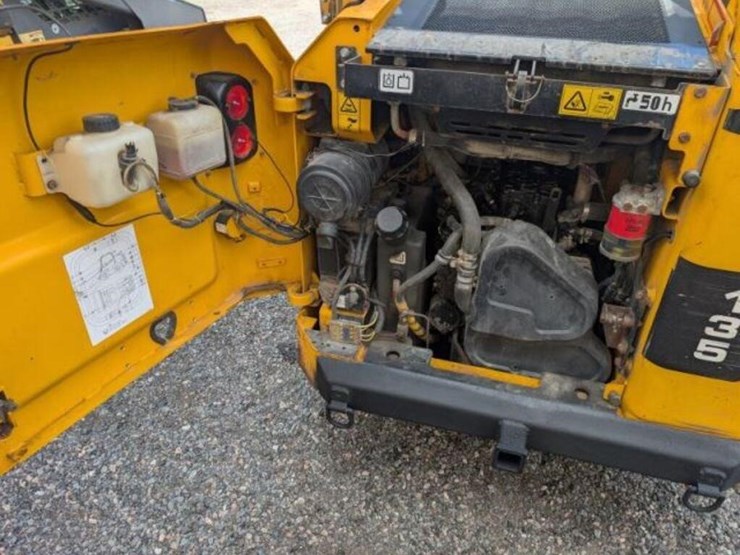 2012-jcb-135-image-15