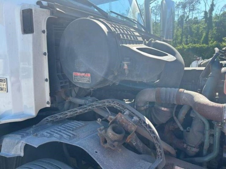 2015-volvo-t/a-hiway-tractor---sleeper-4v4nc9eh3fn-image-36