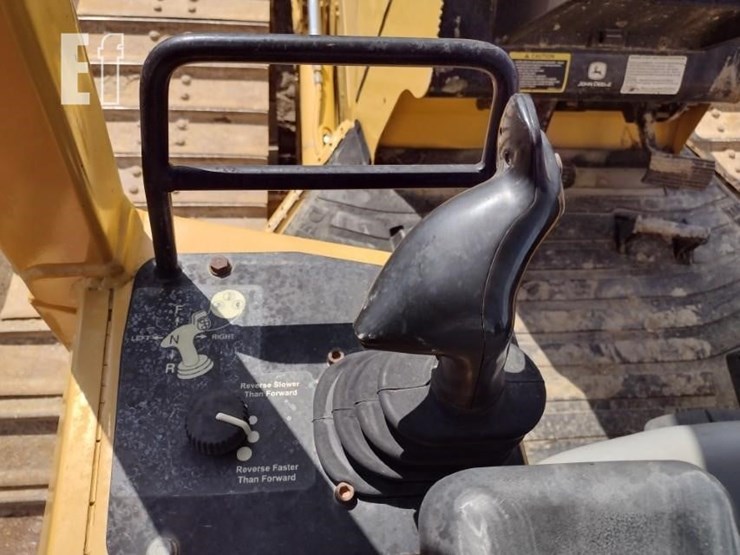2004-deere-650h-image-10