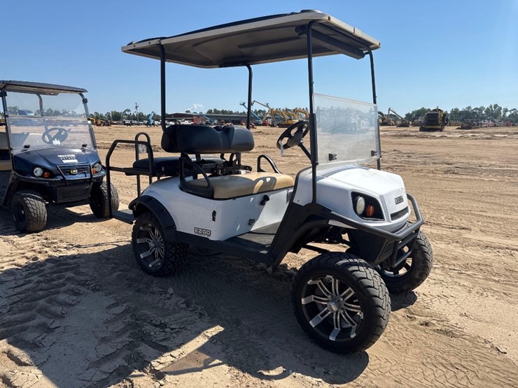 2020-ez-go-express-s4-golf-cart-image-4