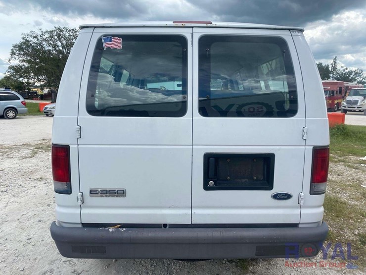 2006-ford-e350-image-21