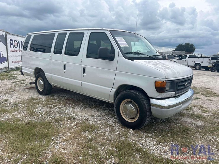 2005-ford-cargo-image-2