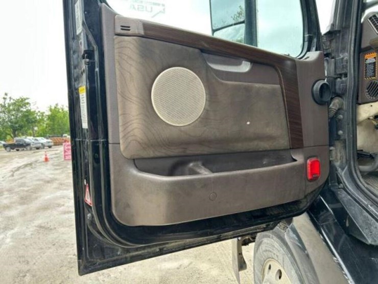 2016-volvo-t/a-hiway-tractor---sleeper-4v4nc9eh7gn-image-16