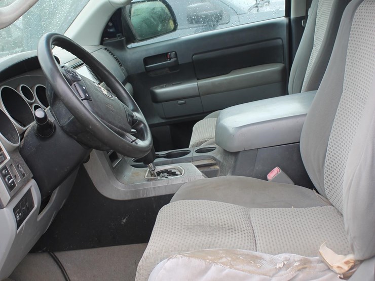2010-toyota-tundra-image-12