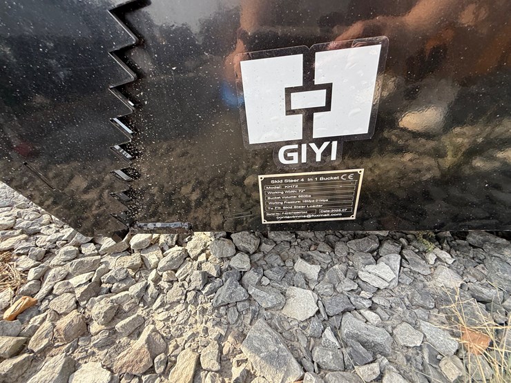 #2000-•-#26264-•-unused-giyi-72"-skid-steer-bucket-fkhd722507244-image-7