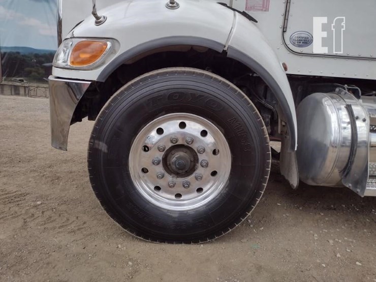 2016-peterbilt-348-image-21