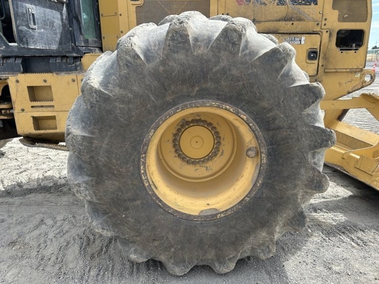 2016-caterpillar-545d-image-25