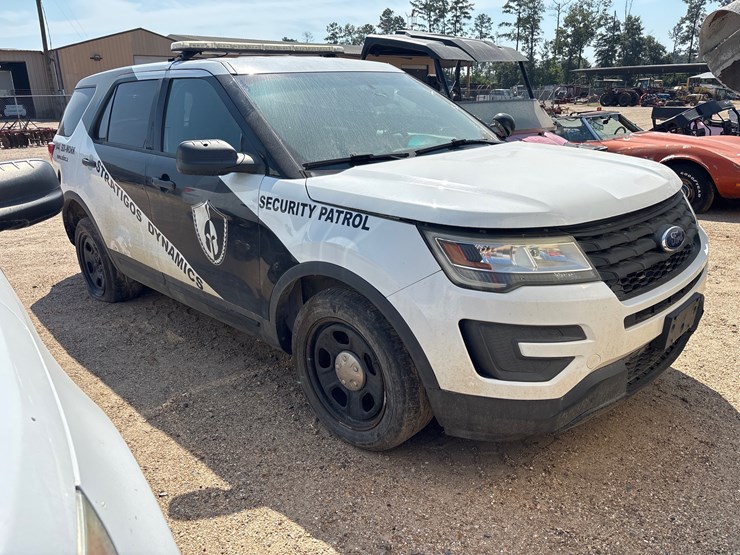 2016-ford-explorer-image-2