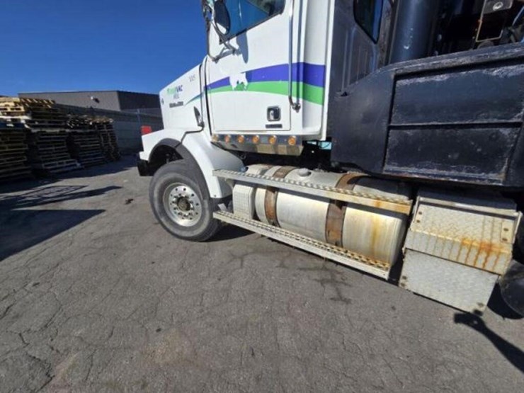 2014-western-star-4900sb-image-27