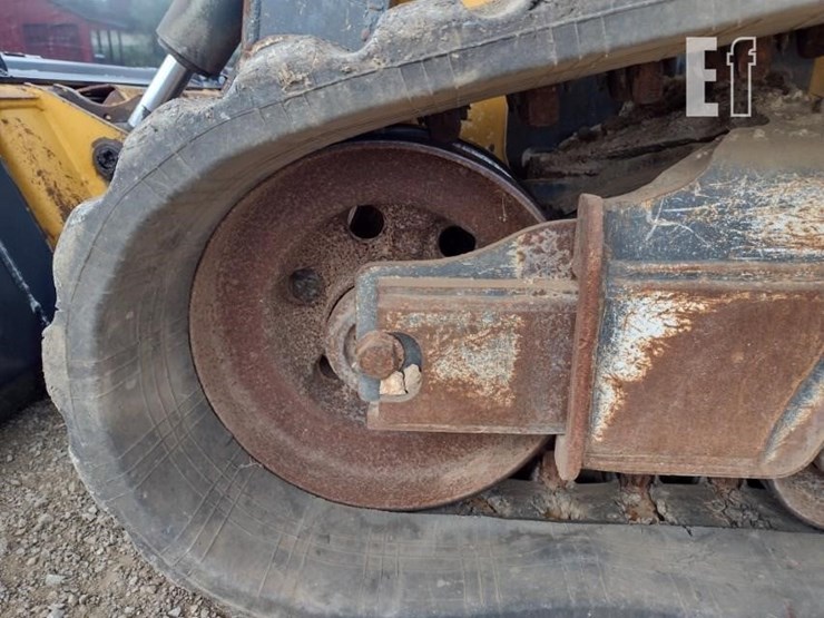 2020-deere-331g-image-24