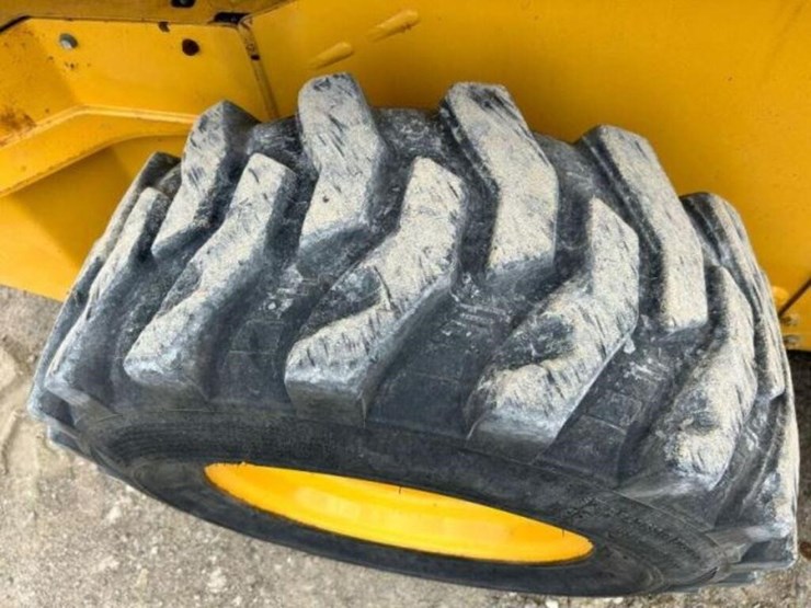 2017-deere-320e-image-57