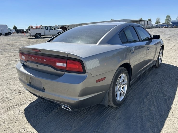 2011-dodge-charger-sedan-image-5