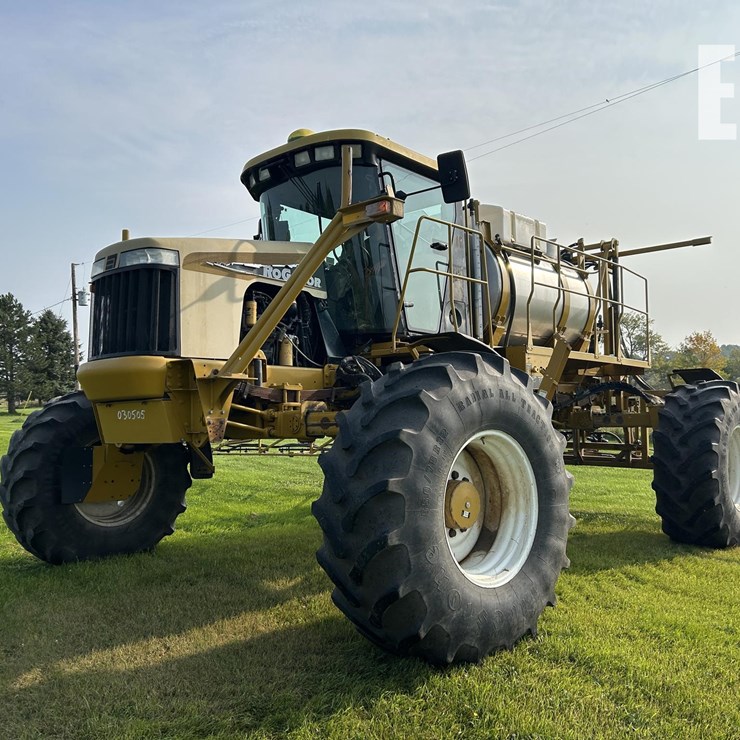 2005 AG-CHEM ROGATOR 1074