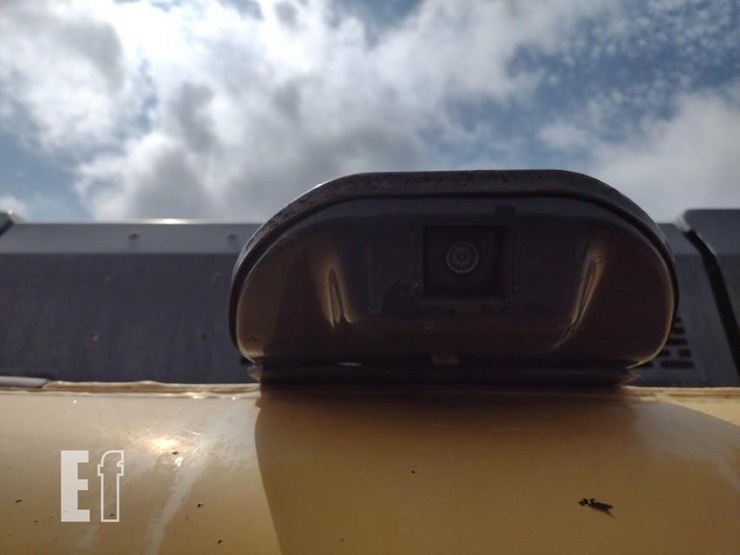 2021-deere-250g-lc-image-43