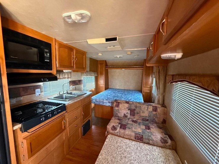2009-wildwood-x-lite-22rb-camper-image-19