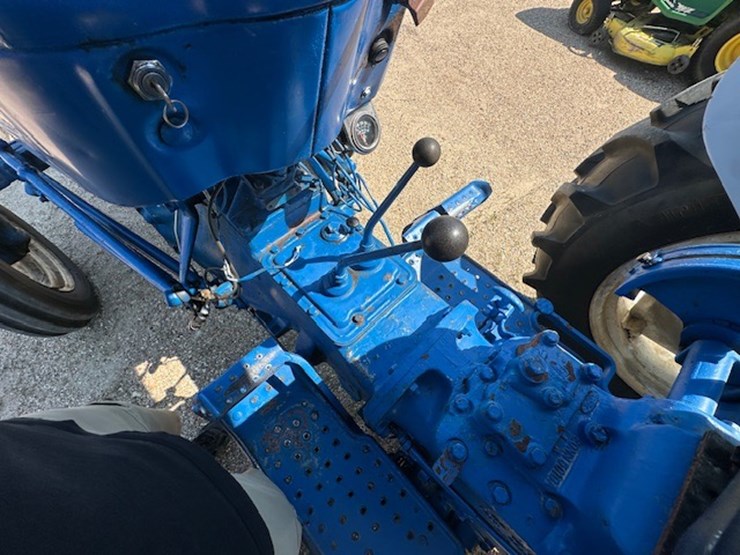 ford-2910-image-23