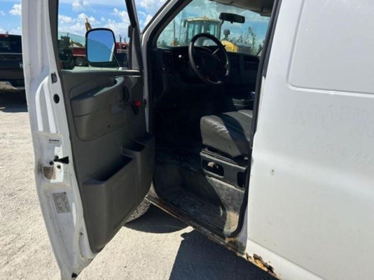 2007-chevrolet-express-2500-image-16
