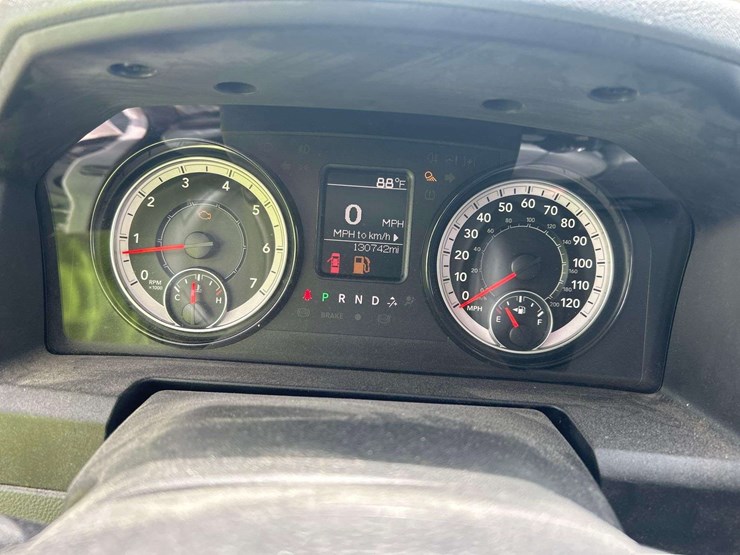 2020-ram-1500-classic-image-12
