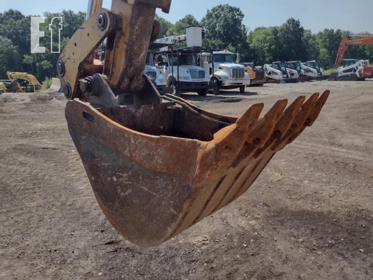 2004-caterpillar-420d-image-33