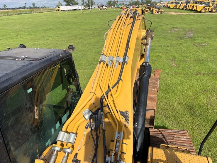 2019-caterpillar-336-image-32