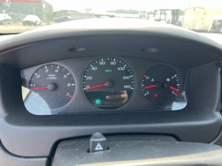 2013-chevrolet-impala-sedan-image-24