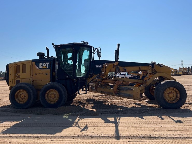 2017-caterpillar-12m3-image-5
