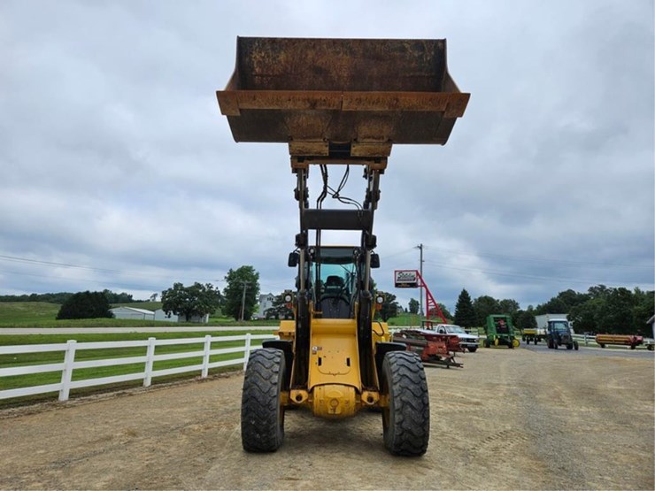 2012-deere-624k-image-13