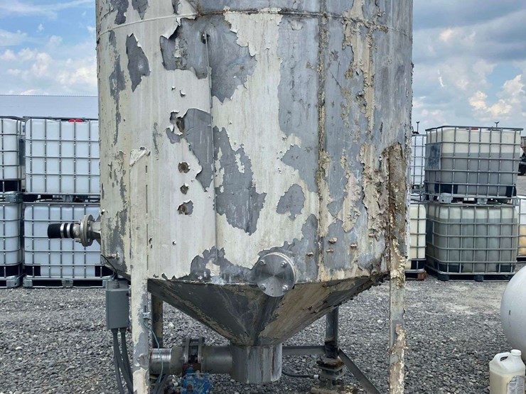1500-gal.-stainless-steel-chemical-mixing-tank-and-stainless-fittings-image-3