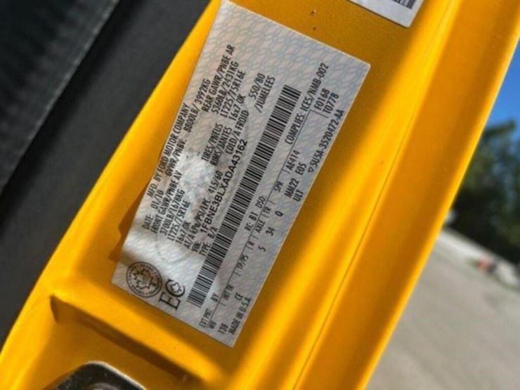 2010-ford-cargo-image-8