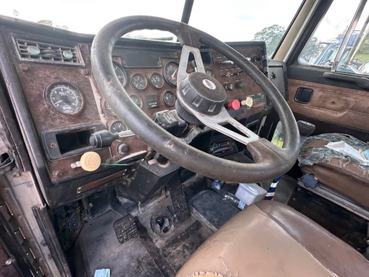 2004-ford-f550-image-38